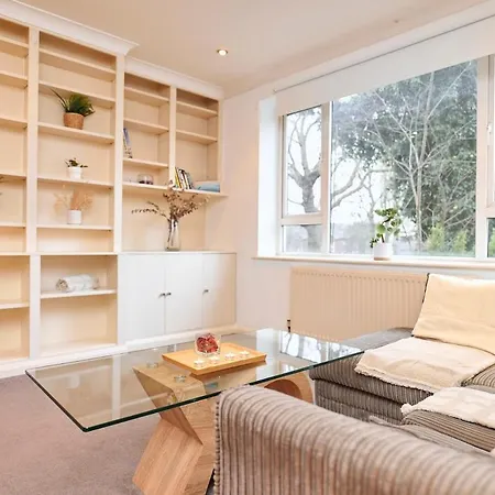 3 Bed With Parking In Maida Vale Apartment *
