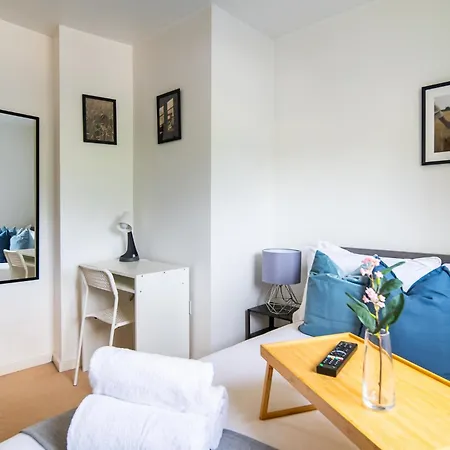 Stylish 2br 2ba Colindale With Balcony Edgware