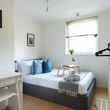 Stylish 2br 2ba Colindale With Balcony Edgware