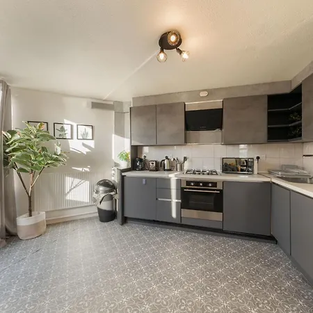 3 Bed Luxury In Chelsea, 2 King Size Bed, 1 Double Bed, Ideal For Families London