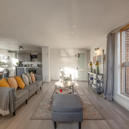 3 Bed Luxury In Chelsea, 2 King Size Bed, 1 Double Bed, Ideal For Families *