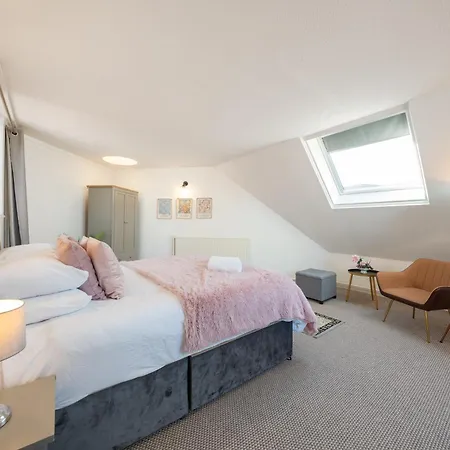 3 Bed Luxury In Chelsea, 2 King Size Bed, 1 Double Bed, Ideal For Families