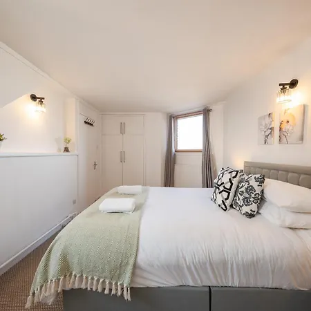 Apartment 3 Bed Luxury In Chelsea, 2 King Size Bed, 1 Double Bed, Ideal For Families London