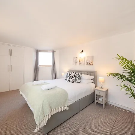 Apartment 3 Bed Luxury In Chelsea, 2 King Size Bed, 1 Double Bed, Ideal For Families