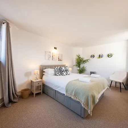 3 Bed Luxury In Chelsea, 2 King Size Bed, 1 Double Bed, Ideal For Families Apartment *