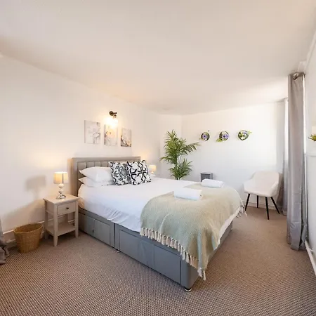 Apartment 3 Bed Luxury In Chelsea, 2 King Size Bed, 1 Double Bed, Ideal For Families
