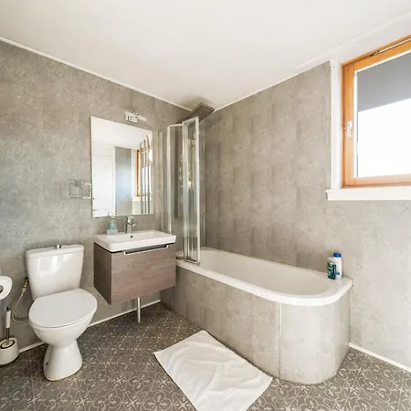 3 Bed Luxury In Chelsea, 2 King Size Bed, 1 Double Bed, Ideal For Families