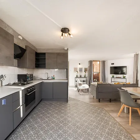 3 Bed Luxury In Chelsea, 2 King Size Bed, 1 Double Bed, Ideal For Families Apartment *