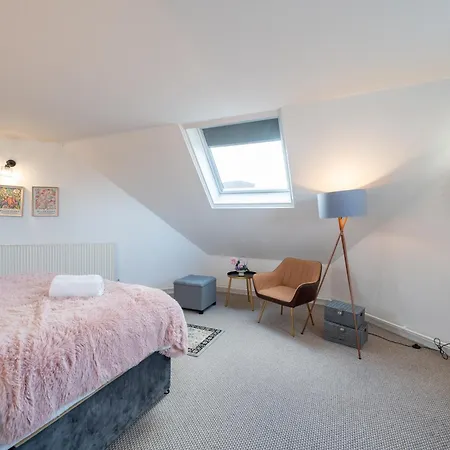 3 Bed Luxury In Chelsea, 2 King Size Bed, 1 Double Bed, Ideal For Families London