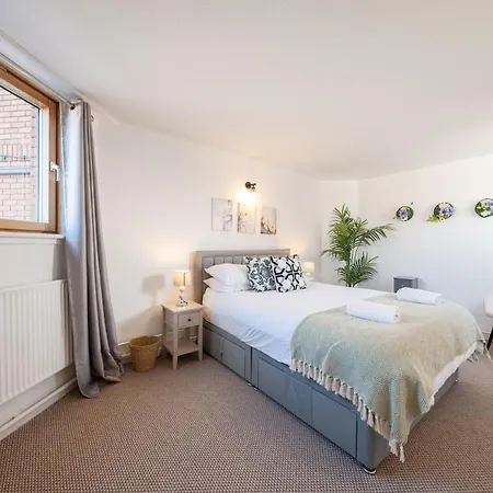 Apartment 3 Bed Luxury In Chelsea, 2 King Size Bed, 1 Double Bed, Ideal For Families *
