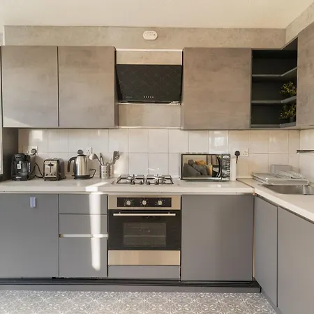 3 Bed Luxury In Chelsea, 2 King Size Bed, 1 Double Bed, Ideal For Families London