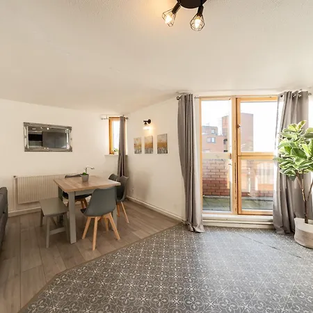 3 Bed Luxury In Chelsea, 2 King Size Bed, 1 Double Bed, Ideal For Families *