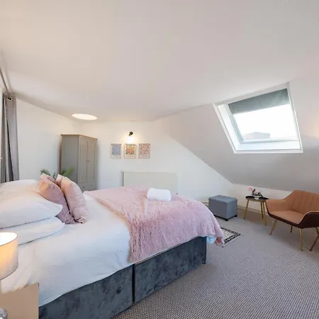 3 Bed Luxury In Chelsea, 2 King Size Bed, 1 Double Bed, Ideal For Families Apartment