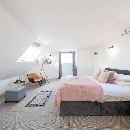 3 Bed Luxury In Chelsea, 2 King Size Bed, 1 Double Bed, Ideal For Families Apartment *