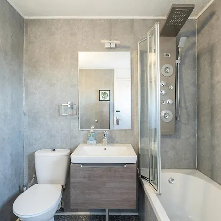 Apartment 3 Bed Luxury In Chelsea, 2 King Size Bed, 1 Double Bed, Ideal For Families London