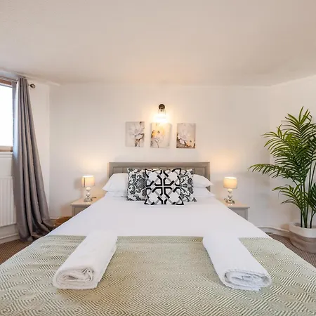3 Bed Luxury In Chelsea, 2 King Size Bed, 1 Double Bed, Ideal For Families Apartment *