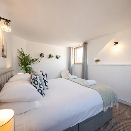Apartment 3 Bed Luxury In Chelsea, 2 King Size Bed, 1 Double Bed, Ideal For Families *
