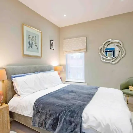 Holiday home 3 Bed Baker St -marylebone Townhouse London