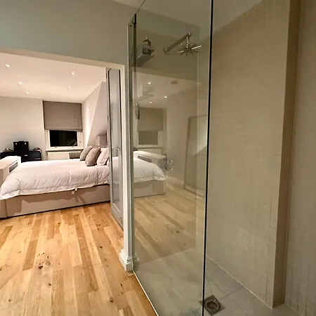 Beautiful And Spacious In Chelsea