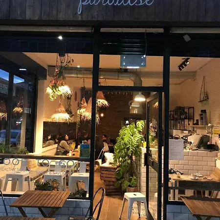 Chic & Trendy Designer With Full Kitchen * London