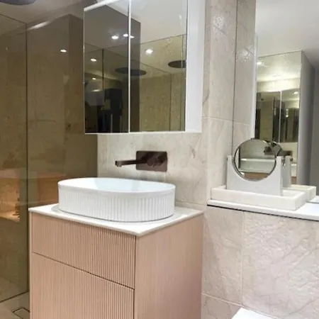 Luxury Near Harrods & Museums Apartment London