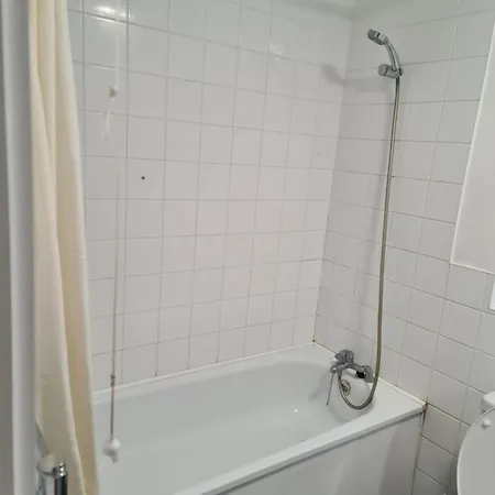 Homestay Lascelles House - A Few Mins To Us Embassy, Battersea Power Station & *
