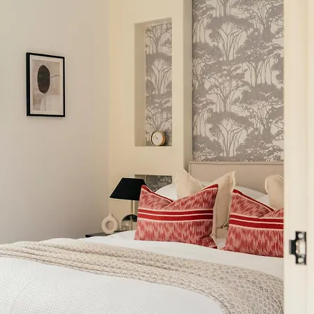 Dorothy - 3 Bed Ground Floor & Garden - Battersea Apartment