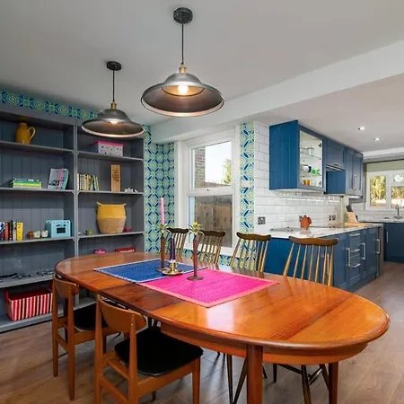 Holiday home Moonbeam - Cosy London *