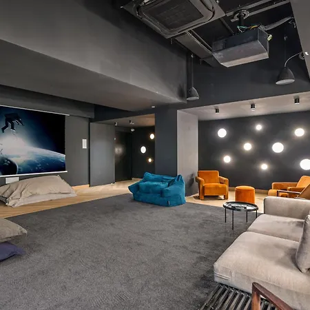Luxury With Gym, Cinema, Game And Parking * Kew