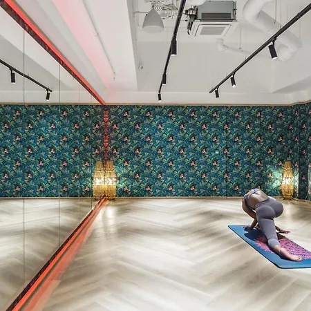 Luxury With Cinema Room, Gym, Parking And Game * Brentford