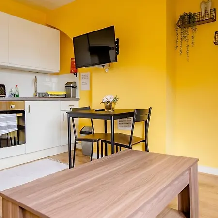 Comfortable In Seven Sisters, Guest house *