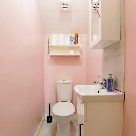 Guest house Comfortable In Seven Sisters,