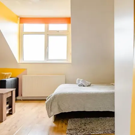 Comfortable In Seven Sisters, Guest house