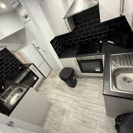 Letzi Private En-suite, Near Heathrow Airport T3 * Hayes (Greater London)