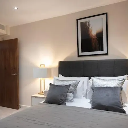 Westminster Two Bed One Bath Sleeps 5 Apartment