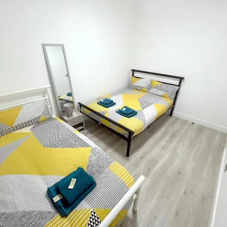 New 5-bedroom House In Croydon South London Holiday home South Norwood