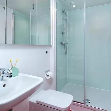 Student Only Place At Wembley London