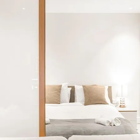 Chic Manhattan Retreat London