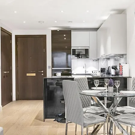 Chic Manhattan Retreat * London
