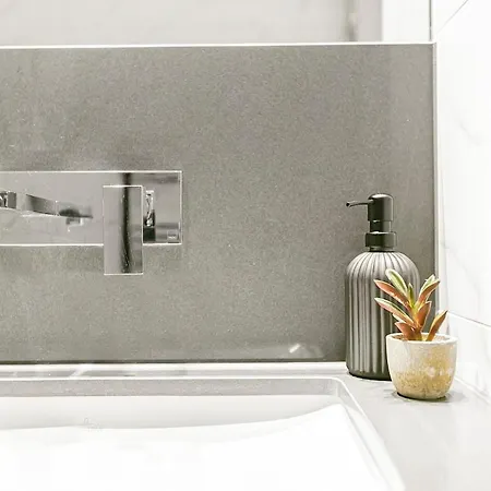 Chic Manhattan Retreat * London