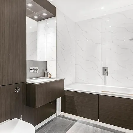 Chic Manhattan Retreat *