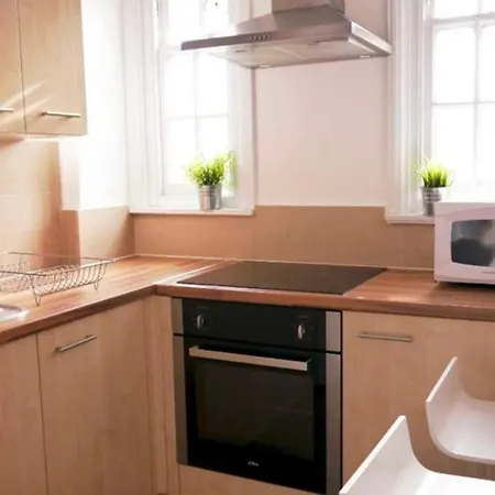 Student Only, En-suite At South Bank Apartment London