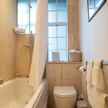 Chelsea One Bed Mins From Kings Road
