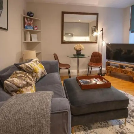 Chelsea One Bed Mins From Kings Road *