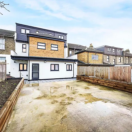 Amazing 4 Sleeper Great Location