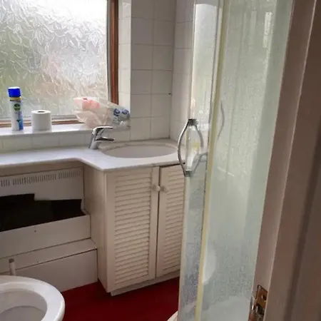 Spacious 4 Beds - Private Bathrooms In Canary Wharf * London