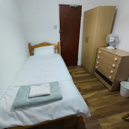 Spacious 4 Beds - Private Bathrooms In Canary Wharf Guest house *