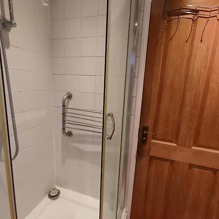 Spacious 4 Beds - Private Bathrooms In Canary Wharf