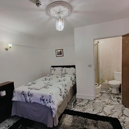 Spacious 4 Beds - Private Bathrooms In Canary Wharf Guest house