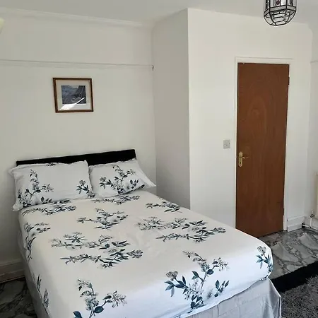 Spacious 4 Beds - Private Bathrooms In Canary Wharf Guest house London